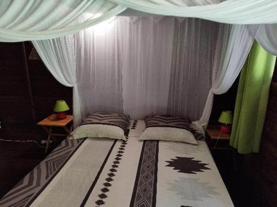 Insolite Arawakane Gites Du Manial Chalet ปวงต์-นัวร์ ภายนอก รูปภาพ
