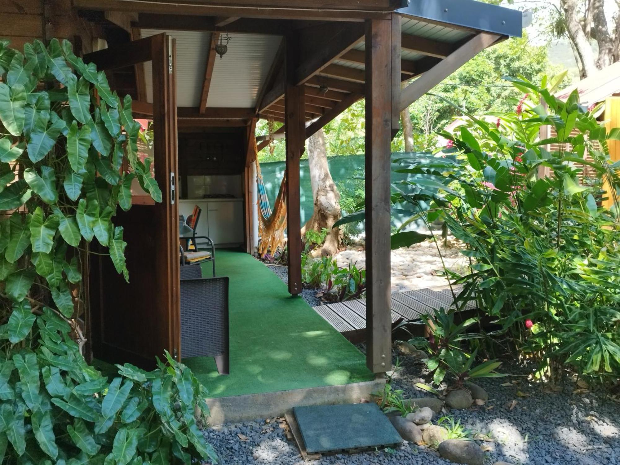 Insolite Arawakane Gites Du Manial Chalet ปวงต์-นัวร์ ภายนอก รูปภาพ